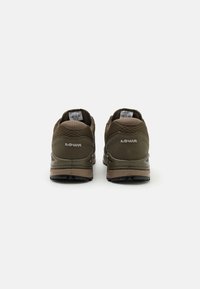 Lowa MADDOX GTX  LO - Hikingschuh - seegras/dune