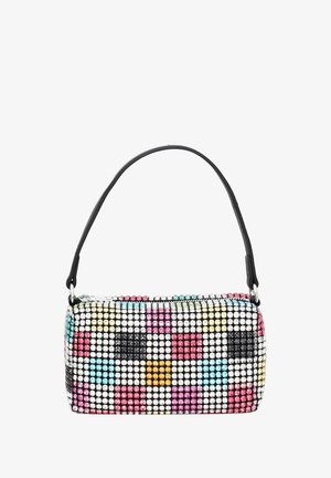 Mit Strasssteinen besetzte Handtasche in zylindrischer Form. Mit lebendigen Farben wie Pink, Blau und Gelb, vor einem schwarzen strukturierten Hintergrund.