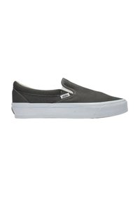 Scarpa slip-on in tela grigia scura con suola in gomma bianca, cuciture in contrasto, logo sottile vicino al tallone e design snello.