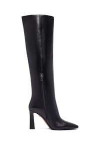 Botte en cuir noir arrivant jusqu'au genou, avec un bout pointu, une fermeture éclair sur le côté et un talon épais. Texture lisse avec un design élégant.