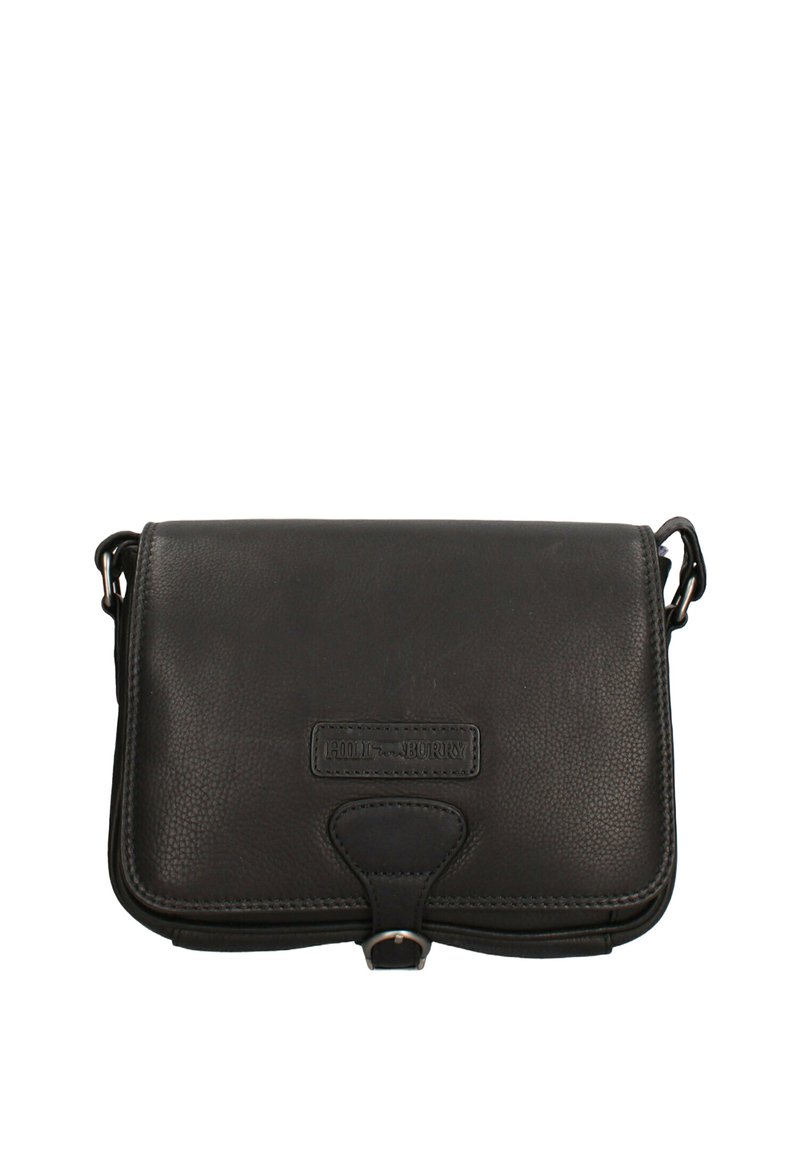 Borsa a tracolla nera in pelle con superficie testurizzata, chiusura a pattina e tracolla regolabile. Presenta una piccola etichetta con logo sul davanti.