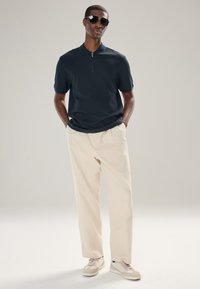 Next REGULAR FIT - TEXTURED ZIP NECK  - Poloshirt - navy blue