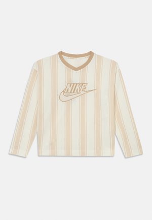 Ilgas rankovės, smėlio spalvos ir baltos tinklinės palaidinė su vertikaliomis juostelėmis, V formos kaklu ir dideliu smėlio spalvos Nike logotipu, esančiu centre priekyje.