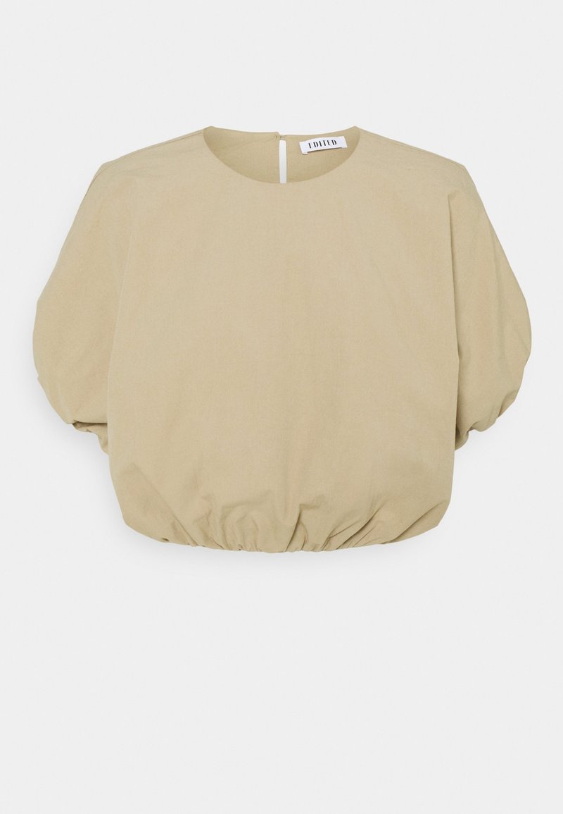 Blouse courte beige avec manches courtes bouffantes, encolure ronde et ourlet froncé.
