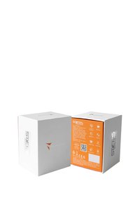 Smartwatch-Verpackung, bestehend aus einer weißen Box mit orangefarbenen Akzenten. Eine Seite zeigt Produktdetails und Icons, einschließlich QR-Code und Funktionen.