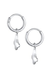 Sølv hoops øreringe med en sommerfugl charm, glat overflade, rund form og poleret finish med en hængende design.