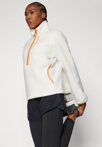HOKA RIDGETOP - Sweat polaire - eggnog