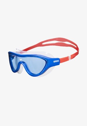Gafas de natación azules y blancas con lente transparente, correa ajustable roja. Presentan un diseño curvado para un ajuste aerodinámico.