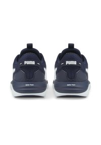 Scarpe sportive blu navy con tomaia in rete, dettagli bianchi e materiale "Better Foam". Include un tassello sul tallone per indossarle facilmente.