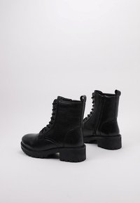 Sandra Fontán GARNAVIE - Botines con cordones - black