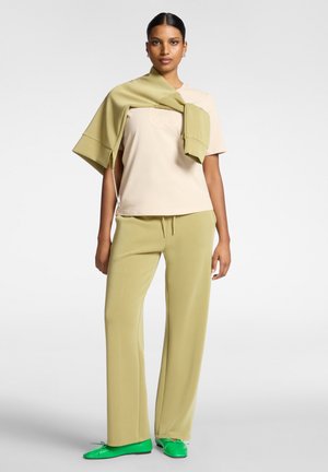 LOGO MONOGRAM - Camiseta básica - beige