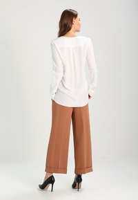 Seidensticker V-NECK SLIPOVER REGULAR FIT - Blúz - offwhite