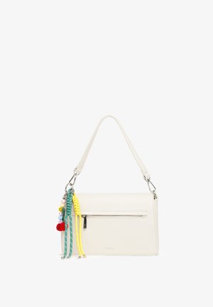 Sac à bandoulière en cuir blanc avec une poche zippée et des porte-clés colorés tressés ainsi que des perles attachées à un côté.