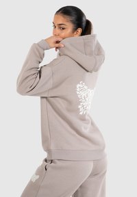 Smilodox NALA BACK PRINT HOODIE - Sweat à capuche - hellbraun