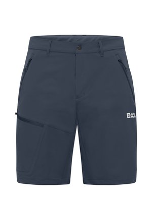 Marineblauwe shorts gemaakt van lichte, rekbare stof; voorzien van meerdere ritszakken en een logo aan de linkerkant van de voorkant.