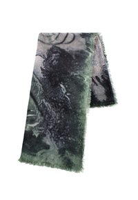 Sciarpa in tessuto nelle tonalità di verde e grigio, con bordo sfrangiato e design testurizzato con motivi astratti. Materiale morbido e leggero.