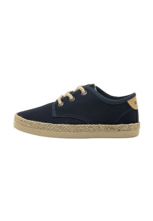 Chaussures lacées en toile navy avec une semelle en corde de jute, dotées d'un accent de talon beige et d'œillets, conçues pour un usage décontracté.