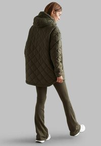 aim’n® OVERSIZED QUILTED ANORAK - Vinterkåpe / -frakk - khaki