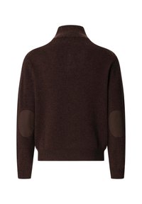 Maglione marrone lavorato a maglia con colletto alto, dotato di toppe a contrasto sui gomiti. Il design è a vestibilità rilassata con polsini e orlo a costine.