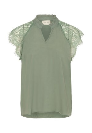 Groene blouse met kant korte mouwen, v-hals en gerimpelde kraag. Gemaakt van een lichtgewicht stof met een zachte textuur. Geen zichtbare patronen.