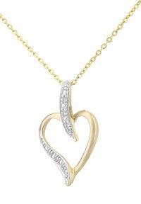 Zelta un sudraba sirds piekariņš uz ķēdes, kas satur teksturētu sudraba līkumu, rotātu ar caurspīdīgiem akmeņiem un gludu zelta kontūru.