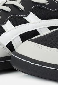 Thumbnail Image 9