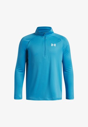 Jasnoniebieska sportowa bluza z długim rękawem, z suwakiem do ćwiartki z przodu i białym logo Under Armour po lewej stronie klatki piersiowej.