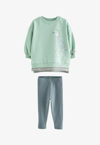 Unselected, green leopard character