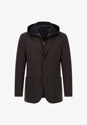 Donkerbruine blazer met een ritssluiting aan de voorkant, gekartelde revers en een vaste zwarte capuchon. Voorzien van twee voorkwaggen en drie knopen. Heeft een gladde textuur.