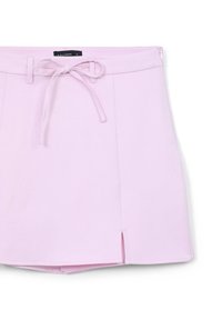 Rosa Rock aus glattem Stoff, mit einem Reißverschluss vorne, einem Kordelzugbund und seitlichen Schlitzen für zusätzliche Akzente.