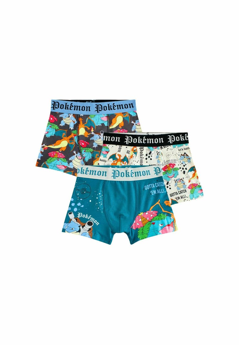 Tre par børneboxershorts med farverige Pokémon-figurer, med elastiske taljebånd i sort og blå, fremstillet af blødt stof.
