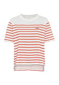 Camiseta blanca de manga corta con rayas rojas horizontales, escote redondo y corte recto. Incluye un pequeño logo bordado en el pecho.