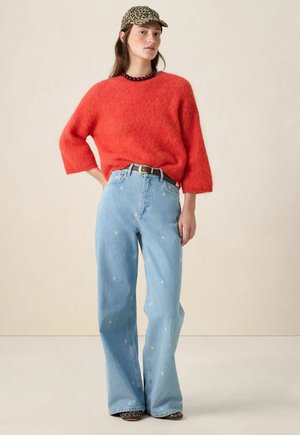 HIGH RISE MIT BLUMENSTICKEREI - Jean boyfriend - blau