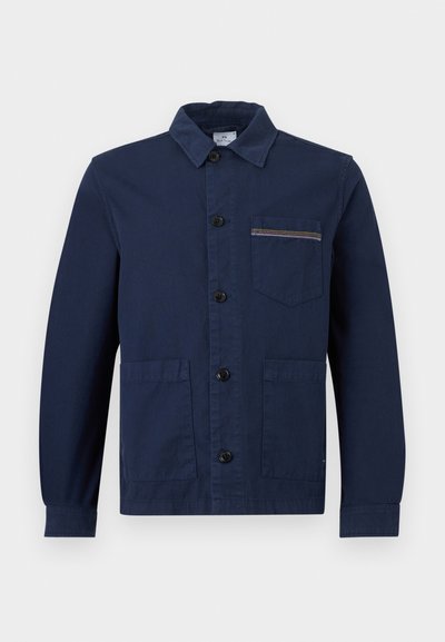 Veste longue à manches longues bleu marine avec trois poches avant, un col et un détail de couture multicolore sur la poche poitrine.