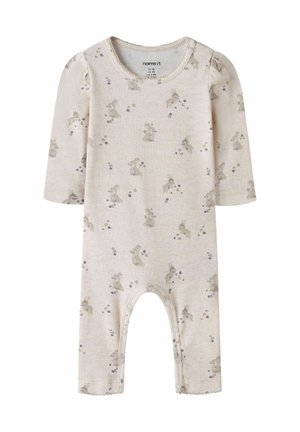 Kremowy śpioszek dla niemowląt z długimi rękawami, zatrzaskami na nogawkach oraz delikatnym wzorem z króliczkami i kwiatami.