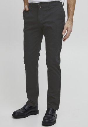 FQ1924 SNORRE - Pantalones chinos - black beauty