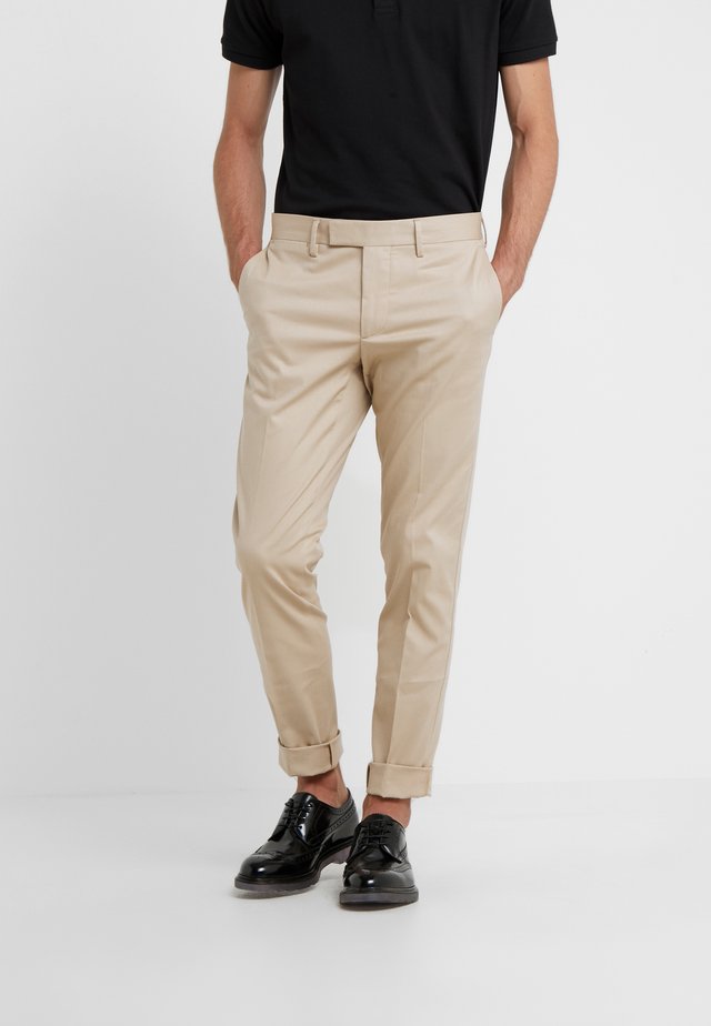 GRANT TRAVEL - Pantalones chinos - oxford tan