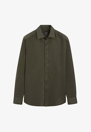 Camicia verde oliva scura a maniche lunghe con bottoni, colletto appuntito e polsini con bottoni, mostrata su sfondo bianco semplice.