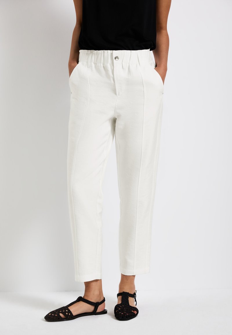 Street One - PAPERBAG IM CASUAL FIT - Stoffhose - weiß, Vergrößern