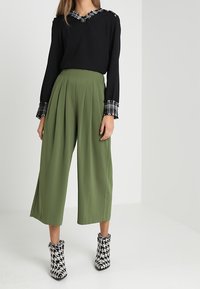 mint&berry Camicetta - black
