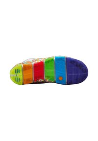 Semelle colorée et multisegment avec des teintes vibrantes : rouge, orange, vert, bleu, violet. Motifs texturés et matériaux en caoutchouc transparent visibles.