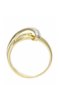 Aukso spalvos žiedas su lygiu, kreiviu dizainu ir skaidriu stačiakampiu brangakmeniu akcentu viršutiniame žiedo ruože.