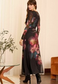 Love & Roses Maxi šaty - black floral