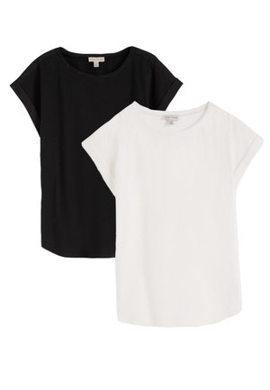T-shirt maniche corte nero e bianco con scollo tondo e polsini risvoltati, mostrati distesi, sovrapposti su sfondo bianco.