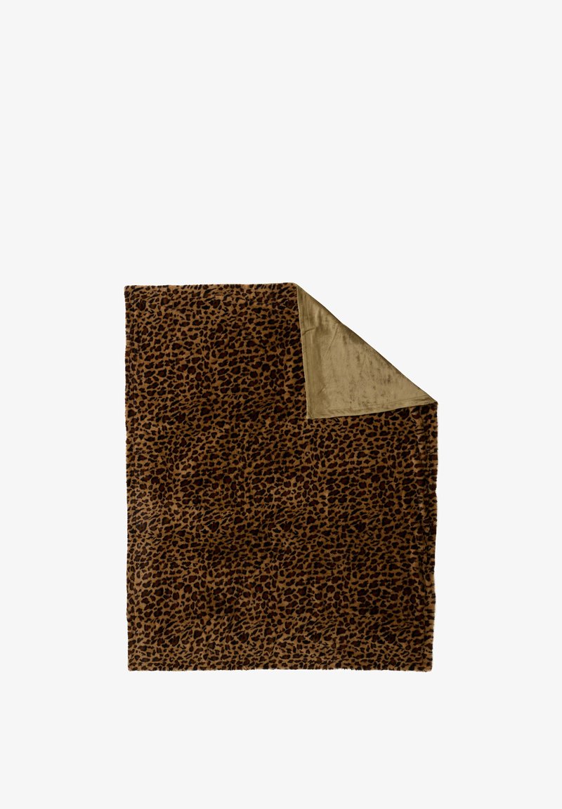 Manta con estampado de leopardo y textura suave y aterciopelada; reverso en tela lisa color tostado. Forma rectangular estándar con esquinas redondeadas.