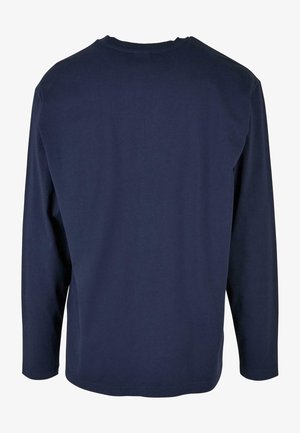 Tume sinise puuvillane pikkade varrukatega särk. Lihtne disain ümmarguse kaelusega, sujuva tekstuuriga ja ilma nähtavate tarvikute või mustriteta.