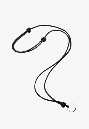 Necklace din cord negru, cu un inel metalic circular, dotat cu noduri ajustabile pentru lungime și un design minimalist, neted.