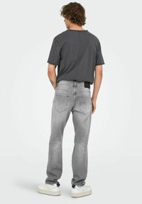 Only & Sons NORMAL GESCHNITTEN EDGE MITTLERE TAILLE  - Vaqueros rectos - medium grey denim