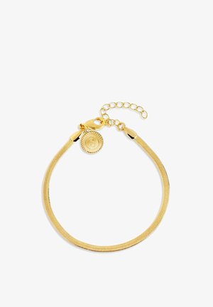 Bracelet chaîne en or avec fermoir lobster, maillons réglables et un médaillon rond gravé d'une lettre "S" stylisée.