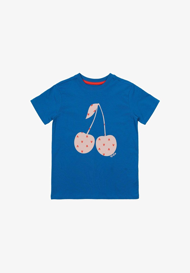Modré bavlněné tričko s grafickým motivem dvou velkých třešní v bílé barvě s červenými srdíčkovými detaily. Obsahuje červený akcent na výstřihu.